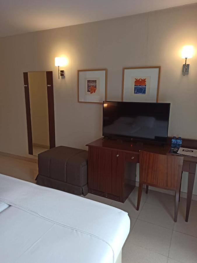 Hotel Mu 라코르티나다 외부 사진