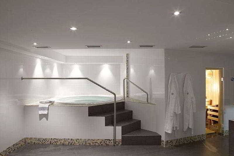 Hotel Mu 라코르티나다 시설 사진