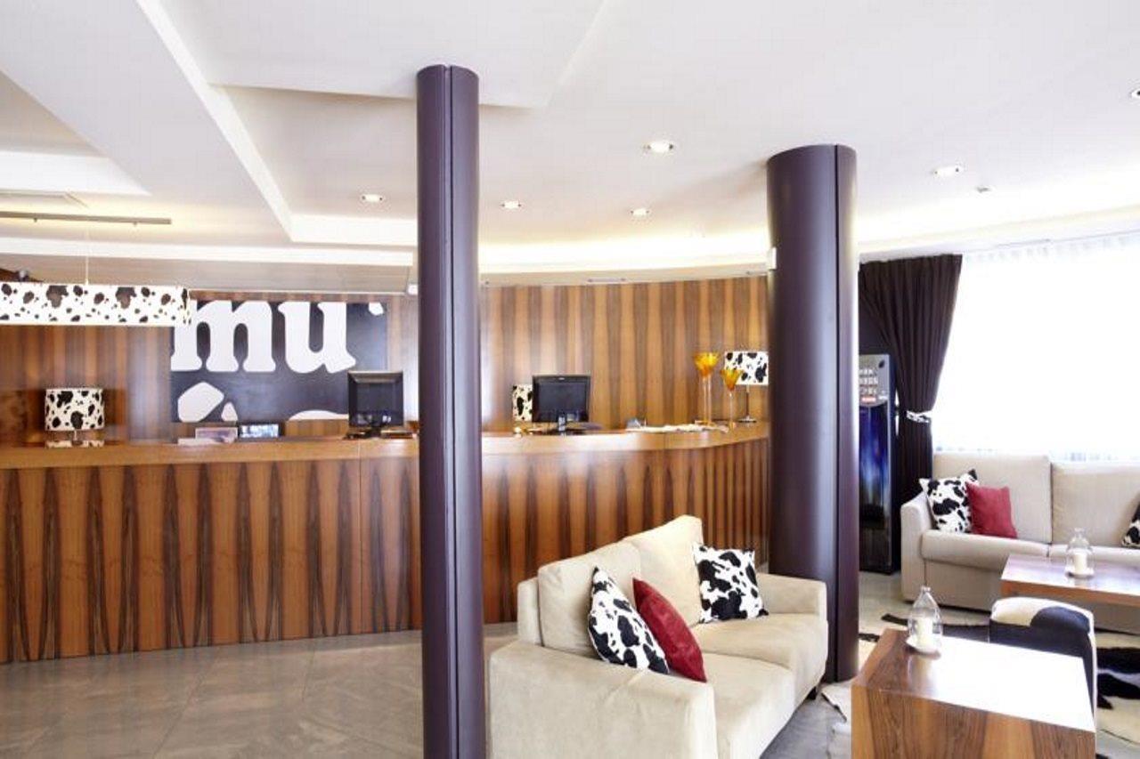 Hotel Mu 라코르티나다 외부 사진
