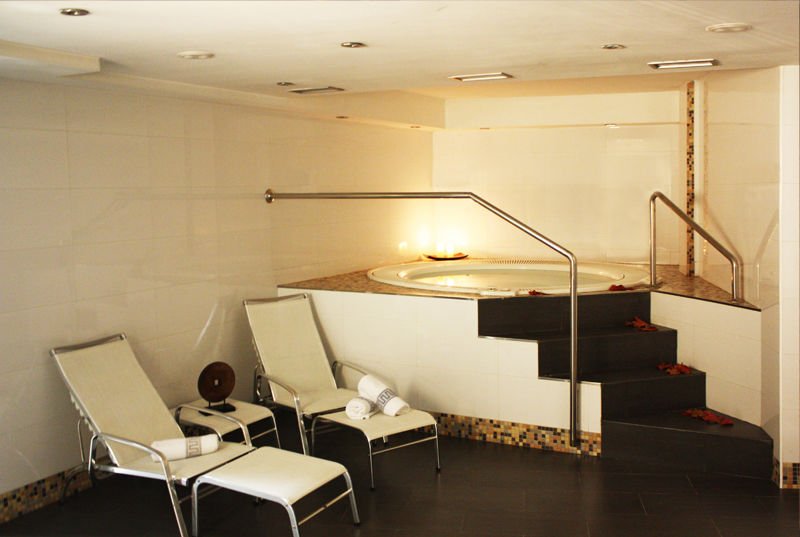 Hotel Mu 라코르티나다 외부 사진
