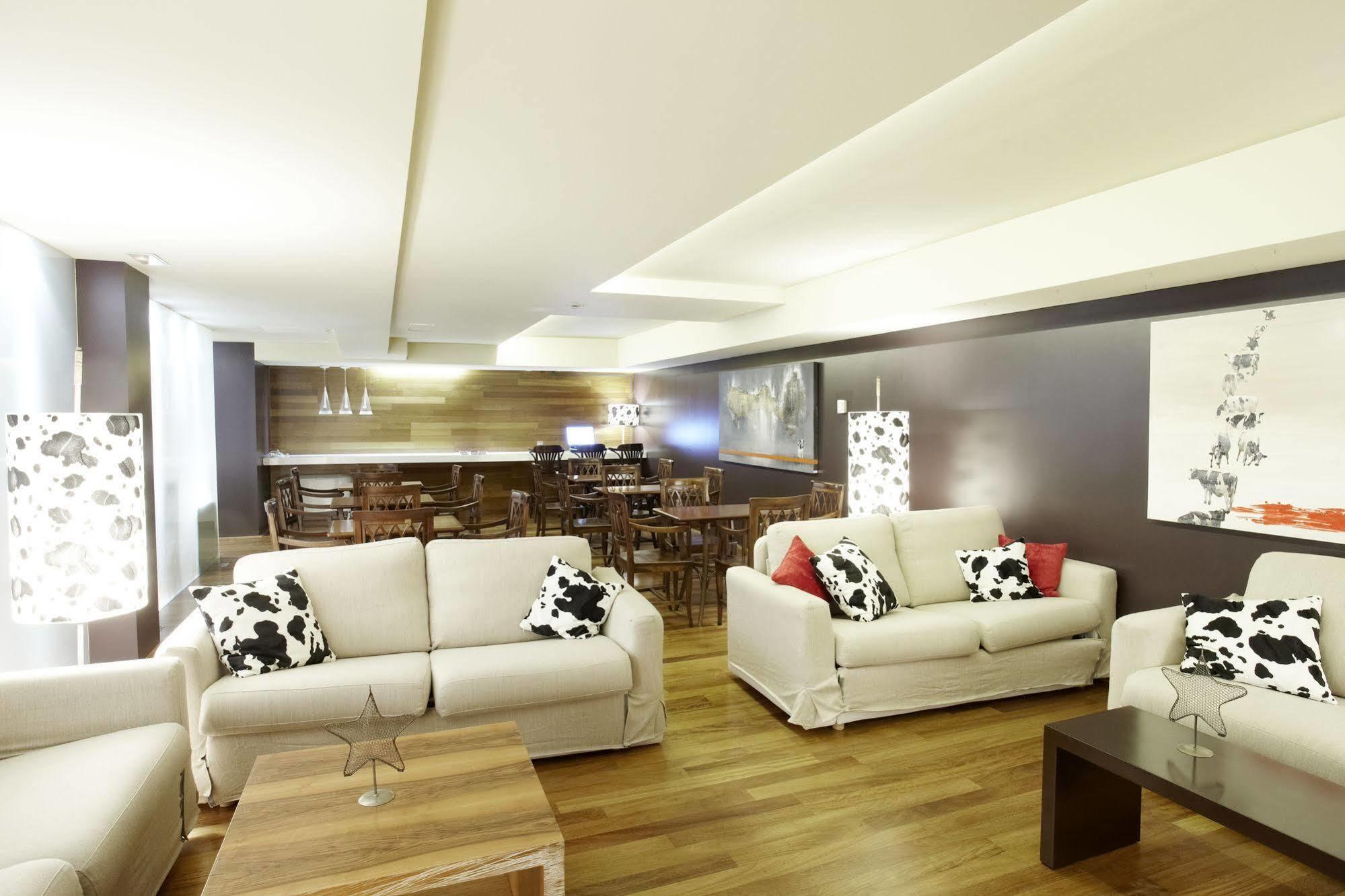 Hotel Mu 라코르티나다 외부 사진