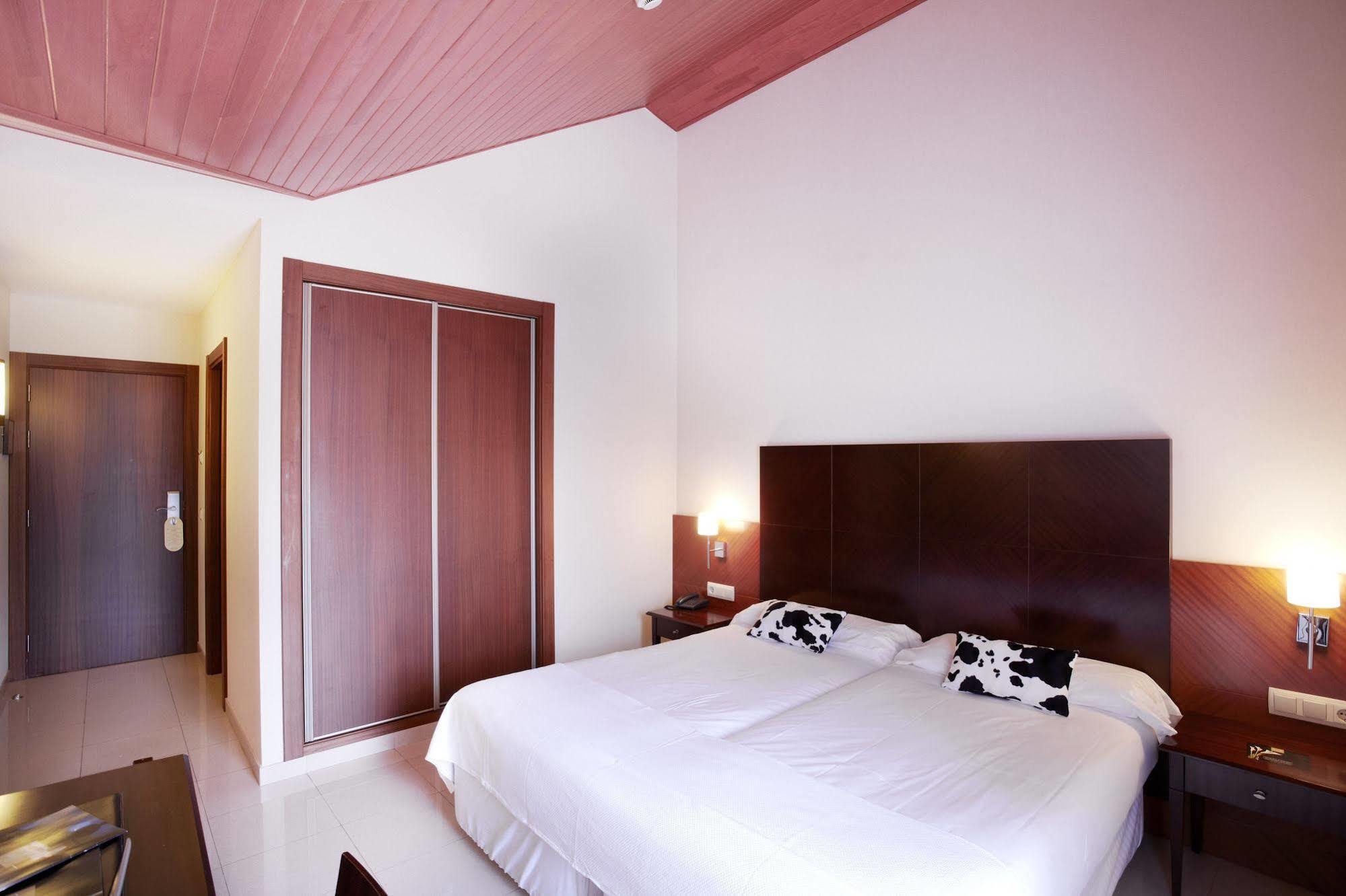 Hotel Mu 라코르티나다 외부 사진